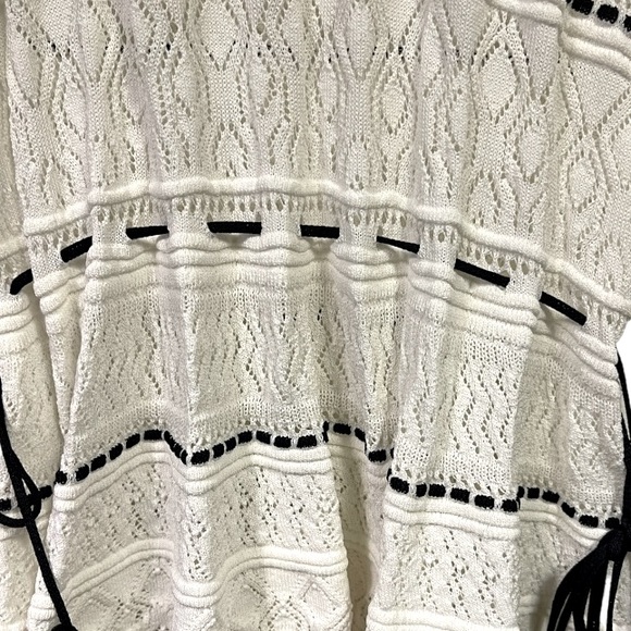 Venus White Intricately Patterned Bell Sleeve‎ Cinch Waist Blouse S - Picture 8 of 11